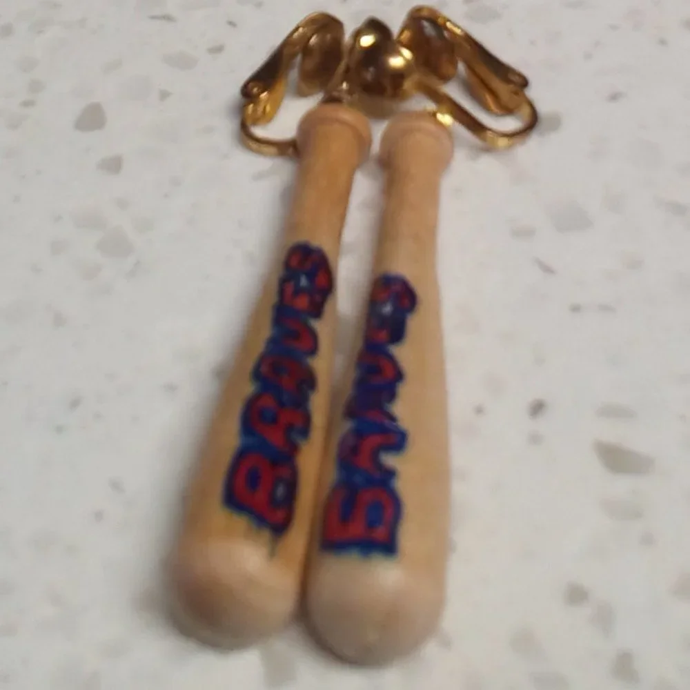 RARE EUC VINTAGE BRAVES BAT EARRING